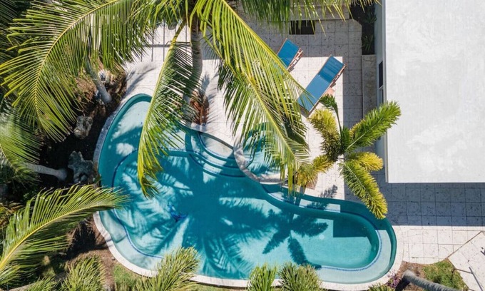 Pompano Isles Casa | Tropical Breeze and Palm Trees