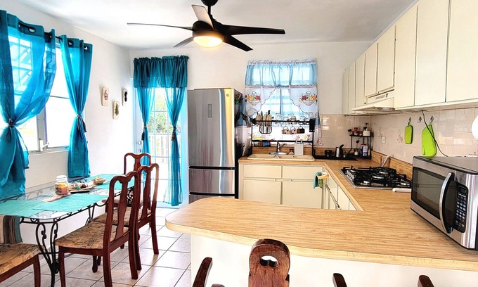 Hoyo Mulas Apartamento | Tropical Breezy a 10 mins del aeropuerto y playas