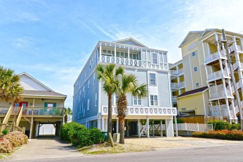 North Myrtle Beach Casa | Tropical Cherry Grove Ocean View Beach House w Pool