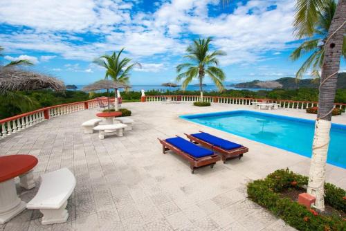 Coco Casa | Tropical Condo with Spectacular Ocean Views, Panoramic Dining Terrace & Quick Walk to Beach