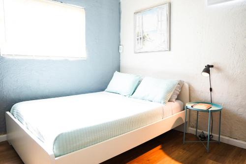 Flagami Apartamento | Tropical Cottage in Prime Airport Area