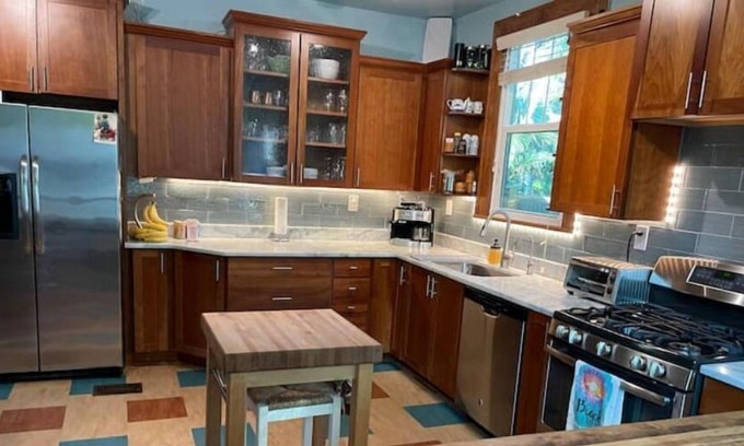 Crescent Lake Casa | Tropical Crescent Lake Bungalow et1925