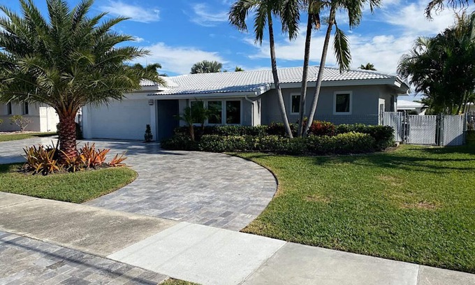 Garden Isles Casa | Tropical Escape Entire 3 bedroom House w/heated pool and hot tub