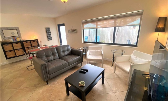 East Fort Lauderdale Villa | ¡Tropical Garden Villa está a solo pasos del sol, la arena y la diversión!