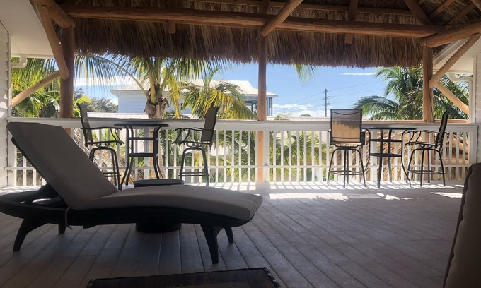 Englewood Apartamento | ¡Nuevo en el mercado! Puerta de entrada a Palm Island. Sensación caribeña de Tiki Hut