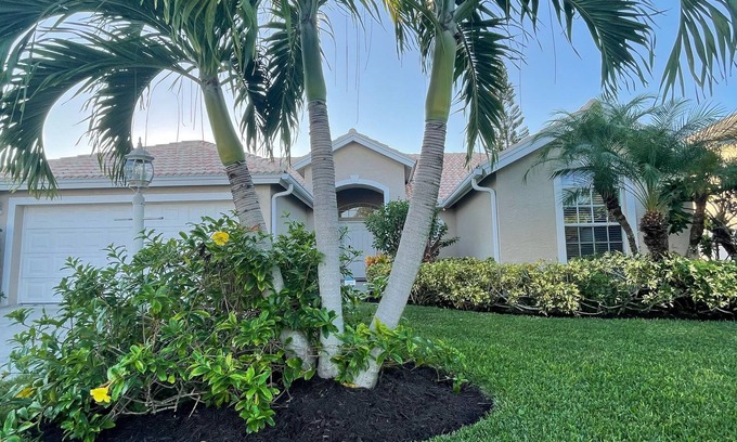 Crown Pointe Casa | ¡Tropical escaparse en Nápoles!