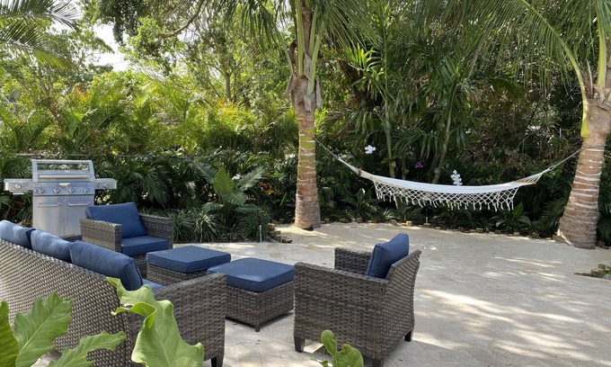 Florida North Atlantic Coast Casa | Tropical Getaway 4 miles from Beach
