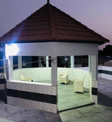 West Coast Division Apartamento | Tropical Getaway - Rooftop Apartment