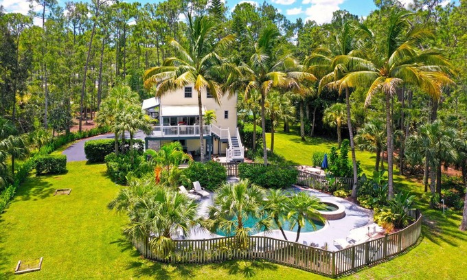 Oakes Estates Apartamento | Tropical Green Oasis in Naples