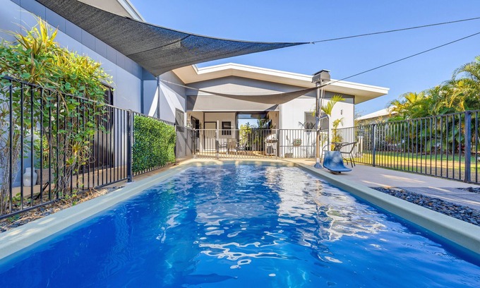 Zuccoli Casa | Tropical Guesthouse with Pool