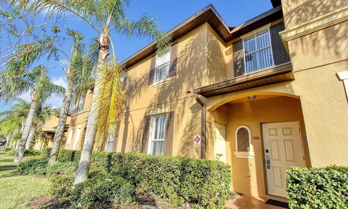 Wellington Casa | Tropical haven 4-bedroom townhome in Davenport