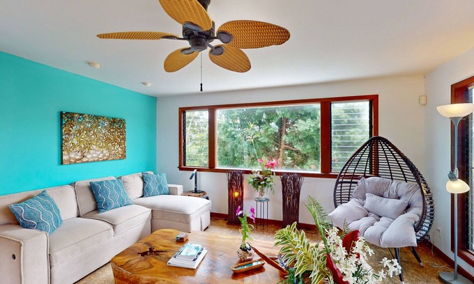Kehena Casa | Tropical hideaway near Kehena Black Sand Beach with WiFi & washer/dryer