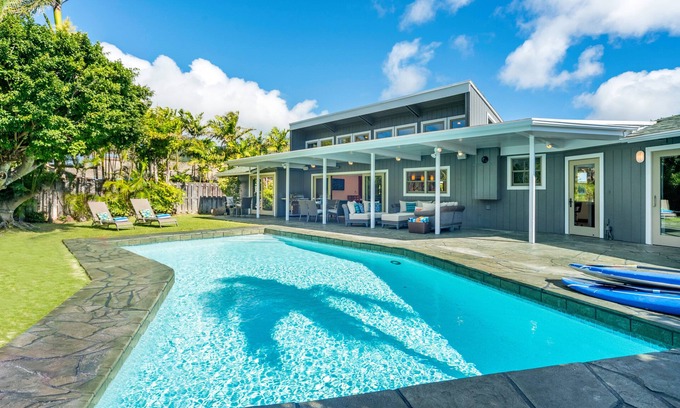 Eastern Honolulu Casa | * 15% de descuento en estancias durante 4 / 17-6 / 14 * Hale Niuiki - ¡Hermosa casa con piscina privada!