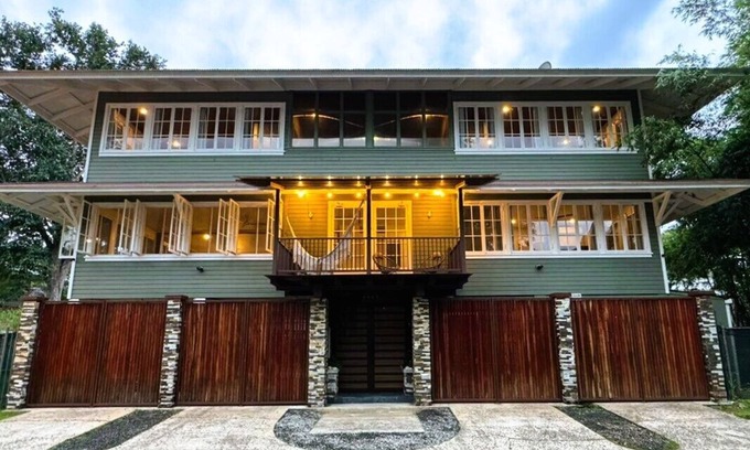 Panama City Casa | Casa Tropical con Encanto Histórico, WiFi, Baños Privados y Espacios de Trabajo