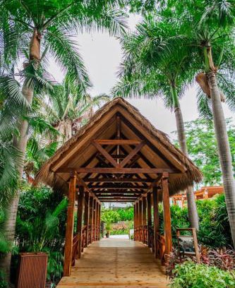 La Puntilla Apartamento | Tropical Oasis with private Pool, BBQ, Beach Access and Housekeeping service INCLUDED