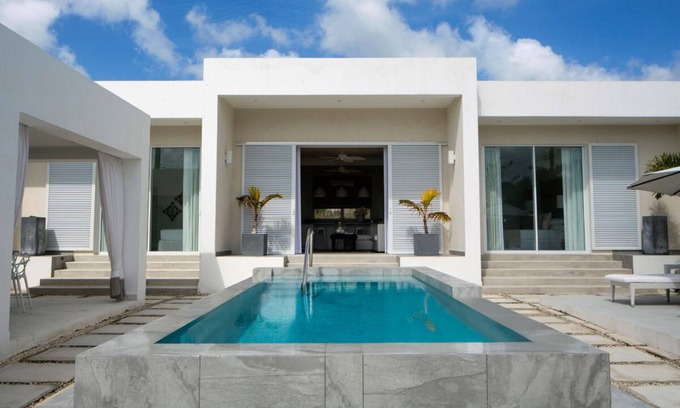 Porters Casa | Tropical Oasis by Beach with Pool - Footprints South