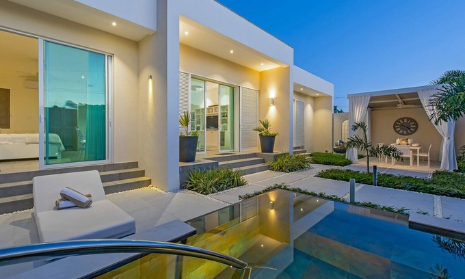 Porters Casa | Tropical Oasis Near Beach with Pool - Footprints North