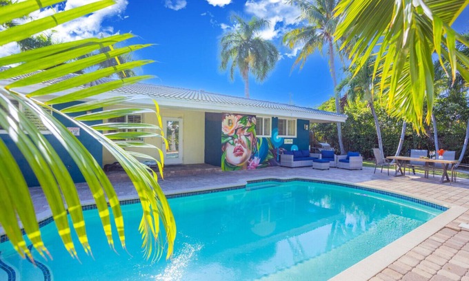 South Corals Casa | Tropical Oasis Heated saltwater Pool 6min to beach
