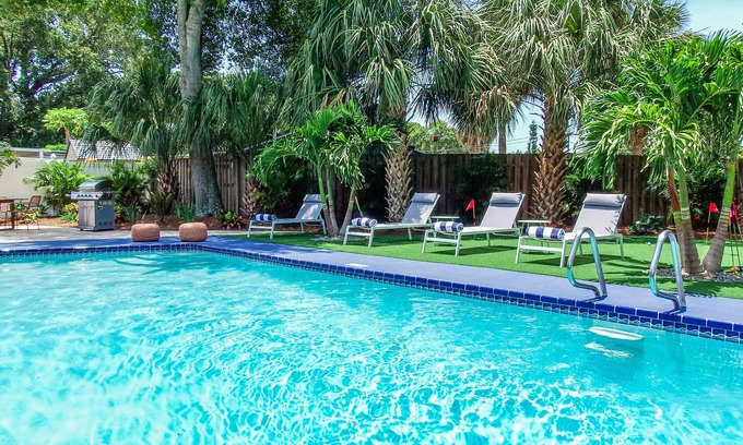 Bay Crest Park Casa | Tropical Oasis - Heated Pool - Hot Tub - Downtown and Beaches