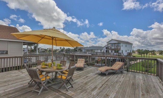 Galveston Casa | ¡NUEVO LISTADO! Oasis tropical en la hermosa isla de Galveston-Tiki