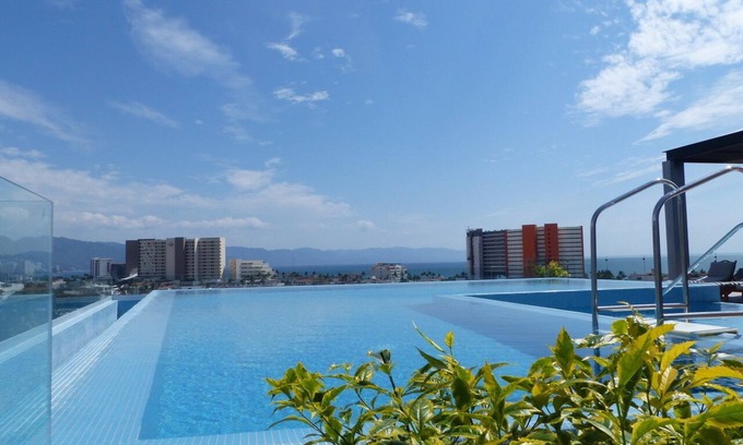 Díaz Ordaz Condominio | ✔ Tropical Oasis ★ Penthouse Condo ★ Pool ★ Ocean View ★ 2 Bedroom