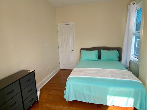 Irvington Casa | Tropical Oasis - Room 1