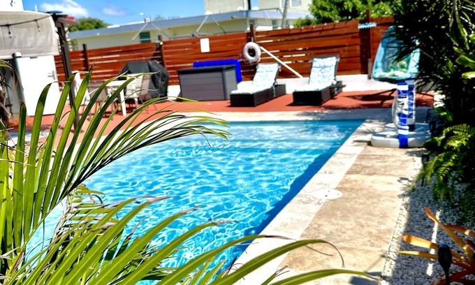 Levittown Casa | Tropical Oasis with pvt pool-near beach-La Placita-San Juan-Food-airport