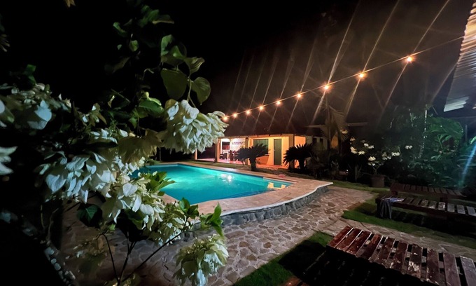 Esterillos Casa | Casa frente al mar con casa de huéspedes y dos piscinas!