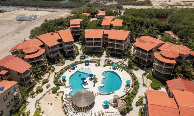 San Pedro Complejo | Tropical Paradise Awaits: Luxe 2BR Condo in Ambergris Caye!