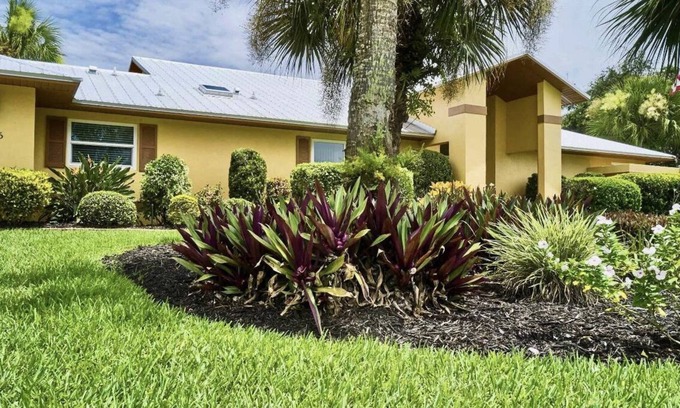 Vero Beach Casa | Tropical Paradise 4-bedroom house, Heated Pool, Games in lovely Vero Beach