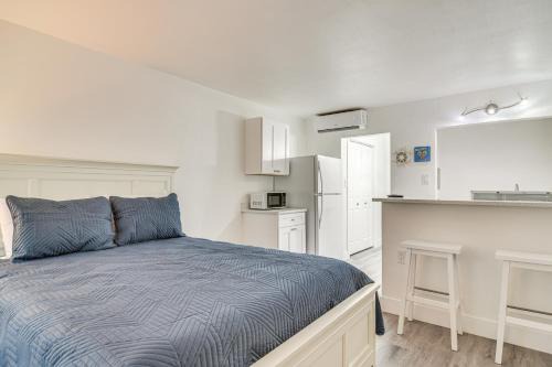 Pass-a-Grille Historic District Apartamento | Tropical Pass-A-Grille Gem with Direct Beach Access!