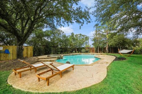 Flower Mound Casa | Tropical Pool Oasis - 5 BR Foosbal Cinema