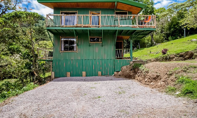 Roble Apartamento | Tropical retreat with private balcony & great views - dog-friendly