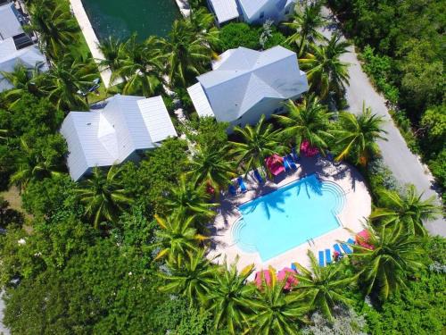 Coral Lagoon Casa | Tropical Seahorse at Coral Lagoon - Waterfront Villa w Resort Pool & 34' Dock