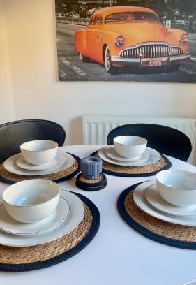 Salford Casa | Tropical Sun Homes - Beautiful spacious 3 bed home in a serene environment with free parking for 2 cars