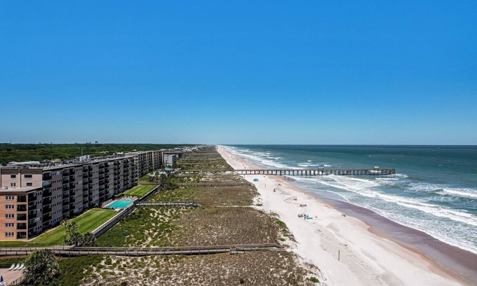 Fernandina Beach Condominio | Tropical Theme Condo with Picturesque Atlantic View by RedAwning