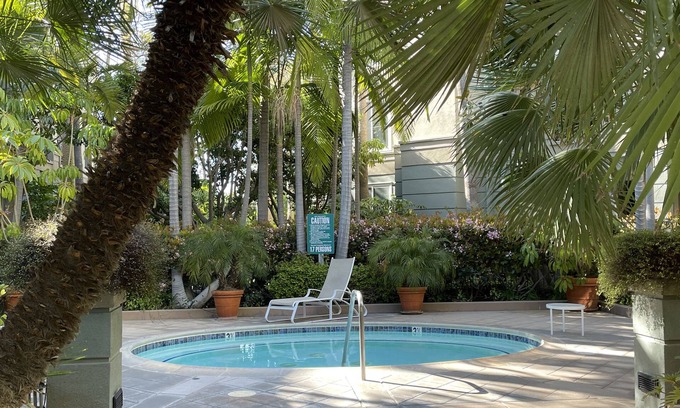 Airport Area Condominio | Vida de lujo en un resort tropical - Newport Beach - Irvine