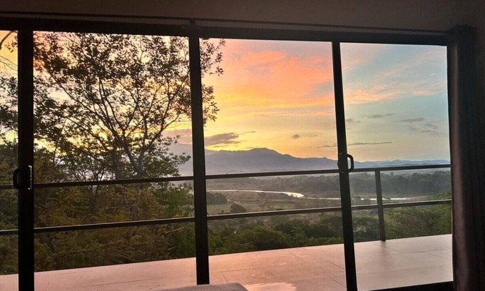 Parrita Casa | Tropical Valley View Treehouse