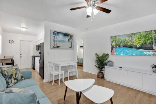 Riverside Park Apartamento | Tropical View Escape - 1BR