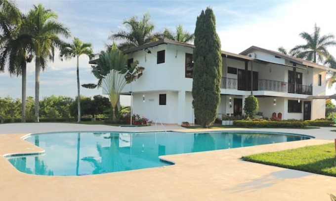 Cerritos Casa | Tropical Villa 4BD 5BA