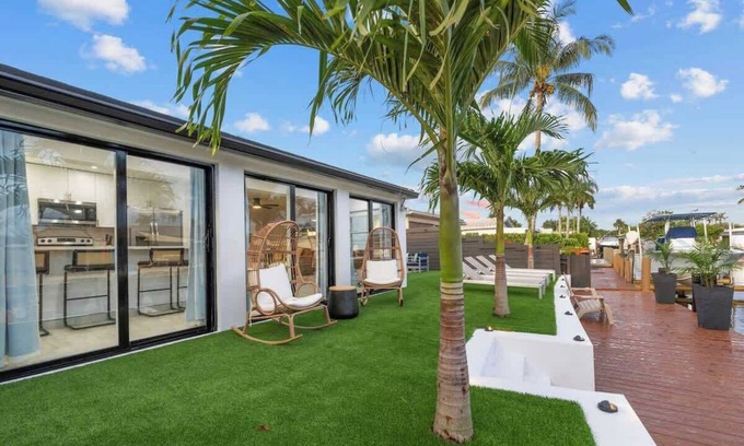 Melaleuca Gardens Casa | Tropical Waterfront Oasis with Hot tub Jacuzzi