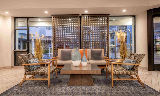 Anaheim Resort Hotel | Tropicana Inn and Suites