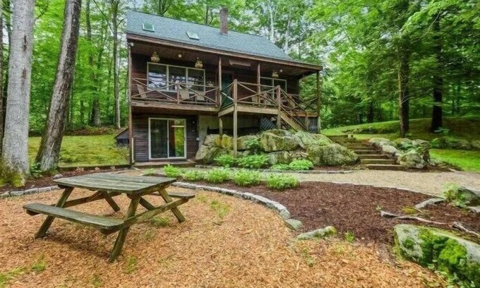 Moultonborough Cabina | Trout Pond House with Lake Kanasatka Beach access!