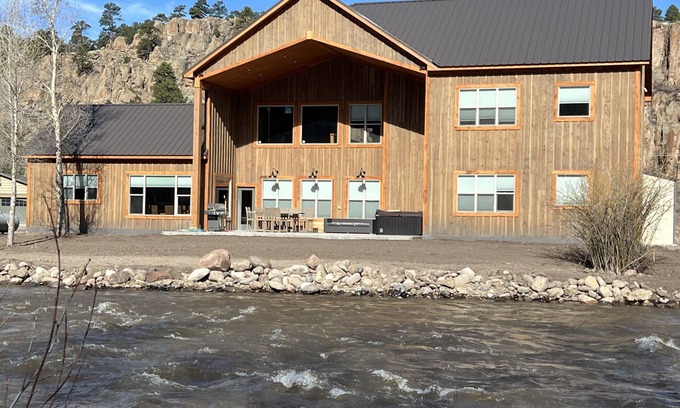 South Fork Casa | Trout Stream Lodge on the South Fork of the Rio Grande