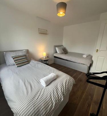 Swindon Casa | Trowbridge House Long Stays Free Parking and Wifi