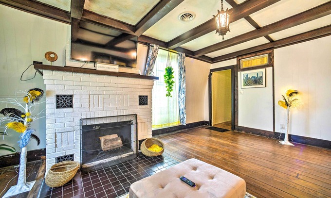 Newtonville Casa | Troy Townhome: 10 Mi to Downtown Albany!