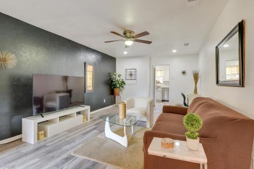 Fort Worth Apartamento | Tru Bohemian Benbrook Apt 9 Mi to Fort Worth!