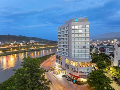 Lao Cai Hotel | Tru by Hilton Lao Cai City Riverside