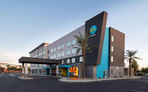 Glendale Sports and Entertainment District Hotel | Tru By Hilton Phoenix Glendale Westgate