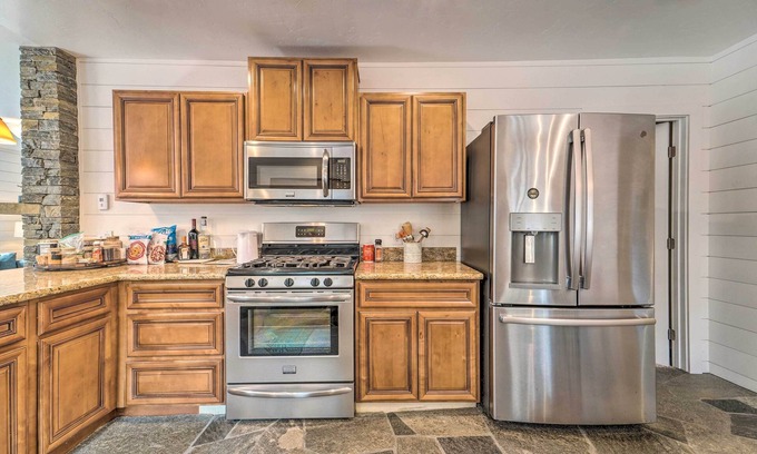 Truckee Cabaña | Truckee Cottage w/ Fenced Yard & Lake Donner Views